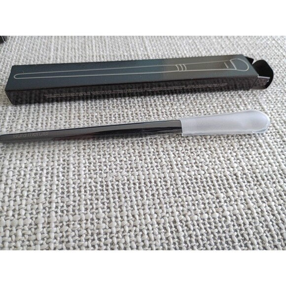 LAURA MERCIER All Over Eye Color Brush | 7.2” NIB - Picture 4 of 5